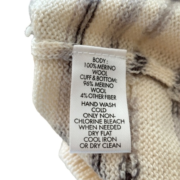 Calvin Klein V-Neck Sweater X-Large Extra Fine Merino Wool Abstract 3D Pullover - Picture 10 of 10